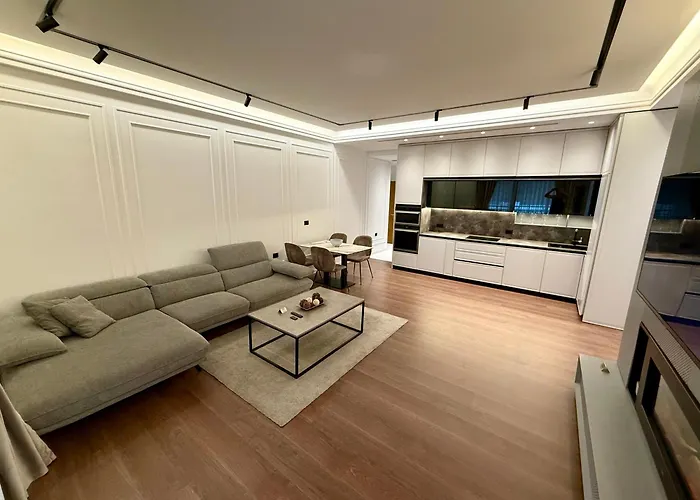 Queen's Luxury Delijorgji * Tirana