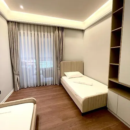 Queen's Luxury Delijorgji * Tiran