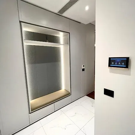 Queen's Luxury Delijorgji Апартаменты *