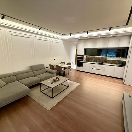 Queen’s Luxury Delijorgji * Tirana