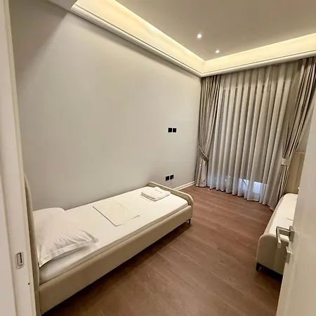 Queen's Luxury Delijorgji * Tiran