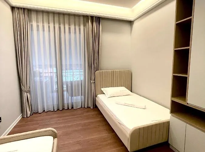 Queen’s Luxury Delijorgji * Tirana