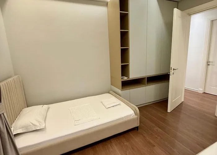 Queen’s Luxury Delijorgji * Tirana