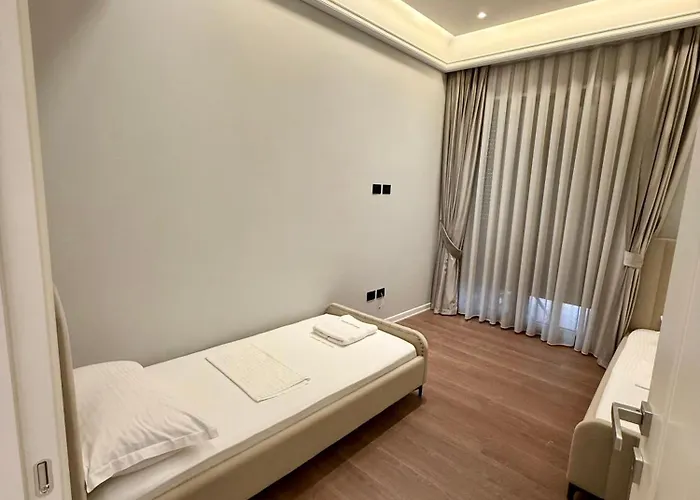 Queen’s Luxury Delijorgji * Tirana